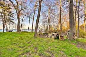 Lakefront Applegate Retreat w/ Private Beach!