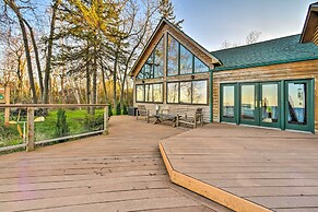 Lakefront Applegate Retreat w/ Private Beach!