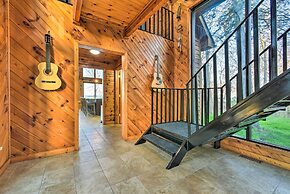 Lakefront Applegate Retreat w/ Private Beach!