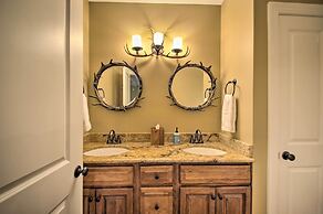 Luxe Wintergreen Resort Escape w/ Hot Tub!