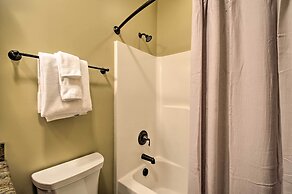 Luxe Wintergreen Resort Escape w/ Hot Tub!