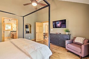 Luxe Wintergreen Resort Escape w/ Hot Tub!