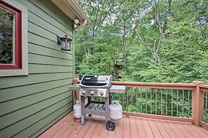 Luxe Wintergreen Resort Escape w/ Hot Tub!