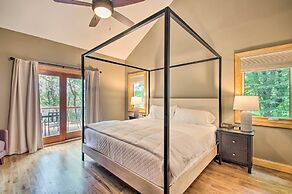 Luxe Wintergreen Resort Escape w/ Hot Tub!