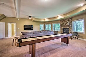 Luxe Wintergreen Resort Escape w/ Hot Tub!