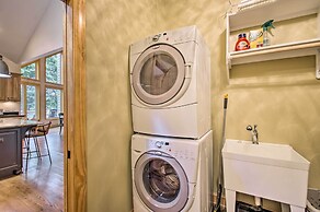 Luxe Wintergreen Resort Escape w/ Hot Tub!