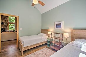 Luxe Wintergreen Resort Escape w/ Hot Tub!