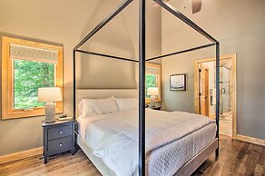 Luxe Wintergreen Resort Escape w/ Hot Tub!