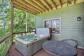 Luxe Wintergreen Resort Escape w/ Hot Tub!