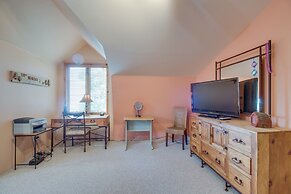 Large Home on Lake Edward w/ Deck & Fire Pit!