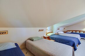 Large Home on Lake Edward w/ Deck & Fire Pit!