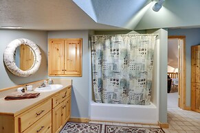 Large Home on Lake Edward w/ Deck & Fire Pit!