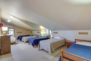 Large Home on Lake Edward w/ Deck & Fire Pit!