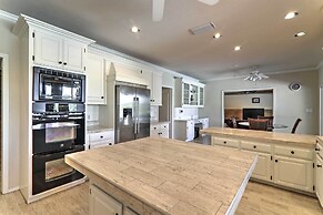Private Pool: Lakefront Harlingen Home