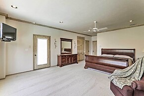 Pool & Hot Tub: Lakefront Harlingen Home