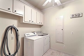 Pool & Hot Tub: Lakefront Harlingen Home