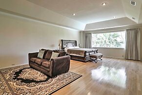 Private Pool: Lakefront Harlingen Home