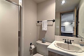 Pool & Hot Tub: Lakefront Harlingen Home