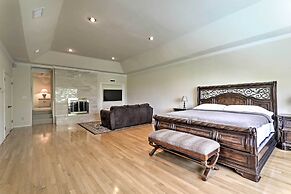 Pool & Hot Tub: Lakefront Harlingen Home