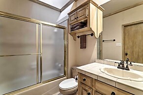 Pool & Hot Tub: Lakefront Harlingen Home