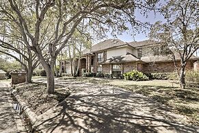 Private Pool: Lakefront Harlingen Home