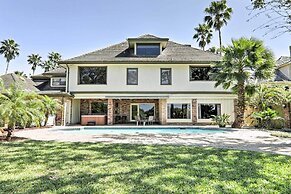 Private Pool: Lakefront Harlingen Home