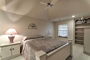 Pool & Hot Tub: Lakefront Harlingen Home