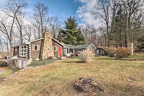 Macungie Cabin w/ Fireplace Near Bear Creek Skiing