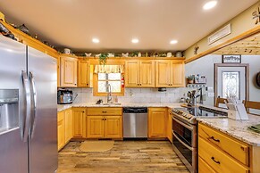 Mountain-view Murphy Cabin w/ Shared Fire Pit