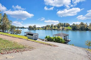 Family Lake Retreat w/ Screened Deck!
