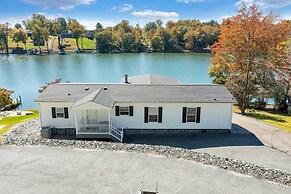Family Lake Retreat w/ Screened Deck!