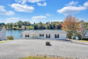 Family Lake Retreat w/ Screened Deck!