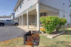 Pet-friendly Oak Harbor Condo: Walk to Lake!