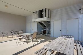 Pet-friendly Oak Harbor Condo: Walk to Lake!