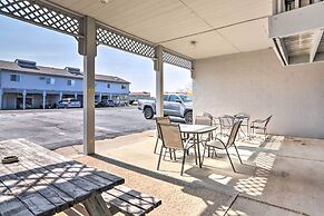 Pet-friendly Oak Harbor Condo: Walk to Lake!