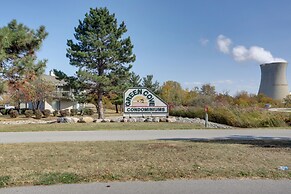 Pet-friendly Oak Harbor Condo: Walk to Lake!