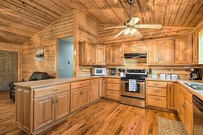 Quiet & Cozy Omaha Cabin ~ 20 Mi to Branson!