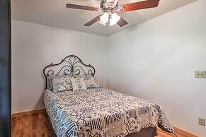 Quiet & Cozy Omaha Cabin ~ 20 Mi to Branson!