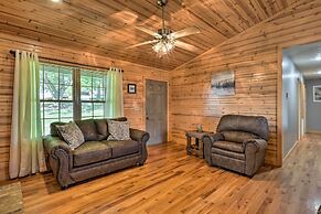Quiet & Cozy Omaha Cabin ~ 20 Mi to Branson!