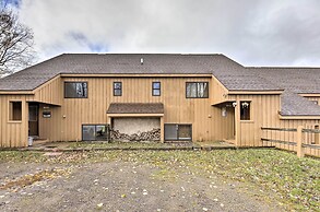 Upson Ski-in/ski-out, End-unit Cabin w/ Fireplace!