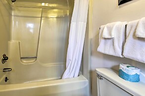 Upson Ski-in/ski-out, End-unit Cabin w/ Fireplace!