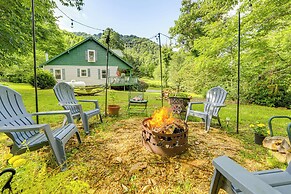 Pet-friendly Smoky Mountain Getaway w/ Fire Pit!