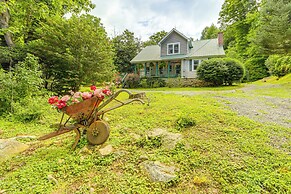 Pet-friendly Smoky Mountain Getaway w/ Fire Pit!