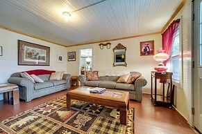 Pet-friendly Smoky Mountain Getaway w/ Fire Pit!