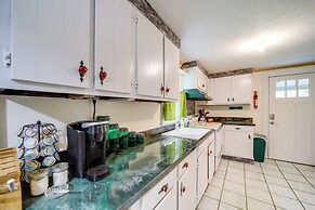 Pet-friendly Smoky Mountain Getaway w/ Fire Pit!