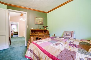 Pet-friendly Smoky Mountain Getaway w/ Fire Pit!