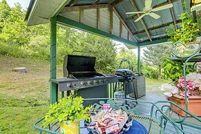 Pet-friendly Smoky Mountain Getaway w/ Fire Pit!