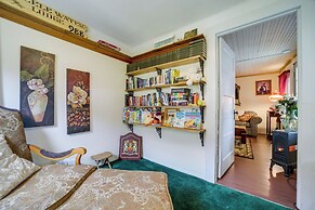 Pet-friendly Smoky Mountain Getaway w/ Fire Pit!