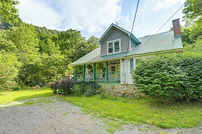 Pet-friendly Smoky Mountain Getaway w/ Fire Pit!