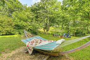 Pet-friendly Smoky Mountain Getaway w/ Fire Pit!